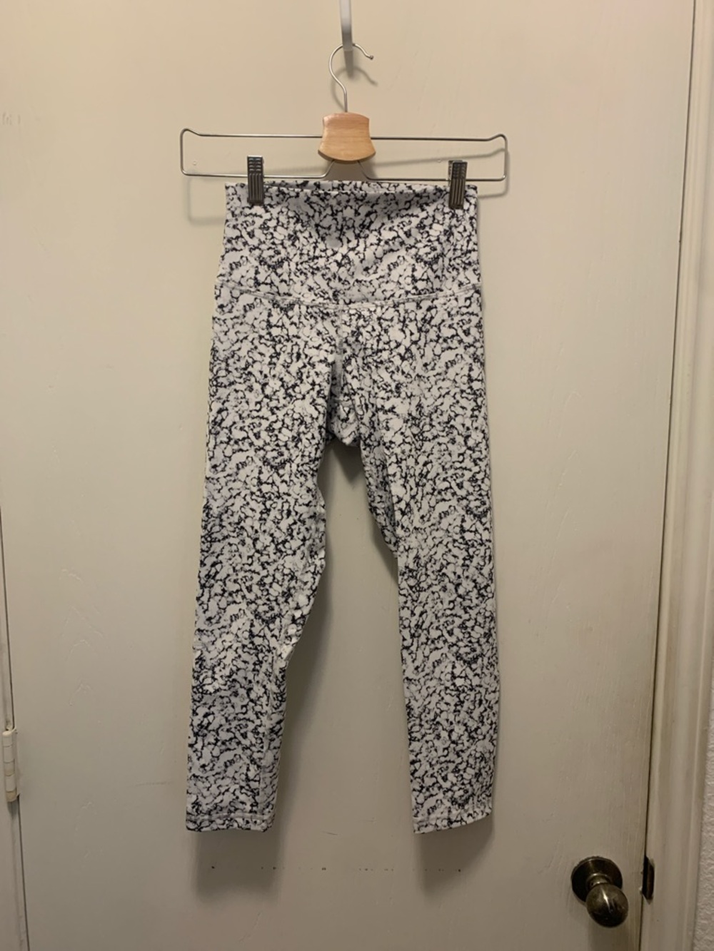 DYI Black & White Marble High-Waist Capri Leggings